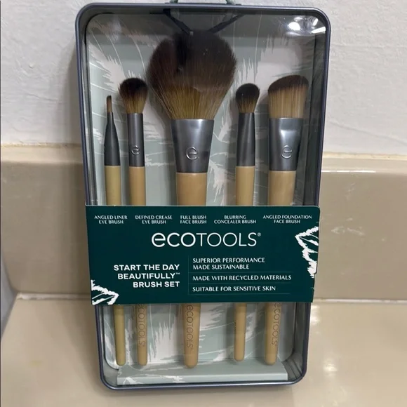 BUNDLE - EcoTools Makeup Brush Set.Mama Mia Eyeshadows.24K Gold Face Mask. - Picture 3 of 7